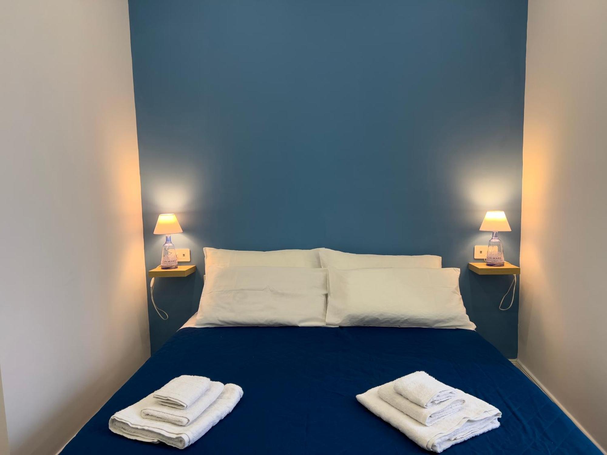 Aura Naples